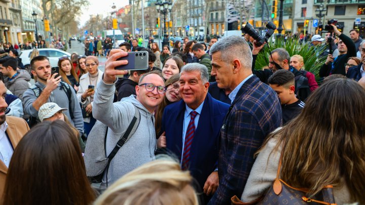 Baño de masas de Laporta
