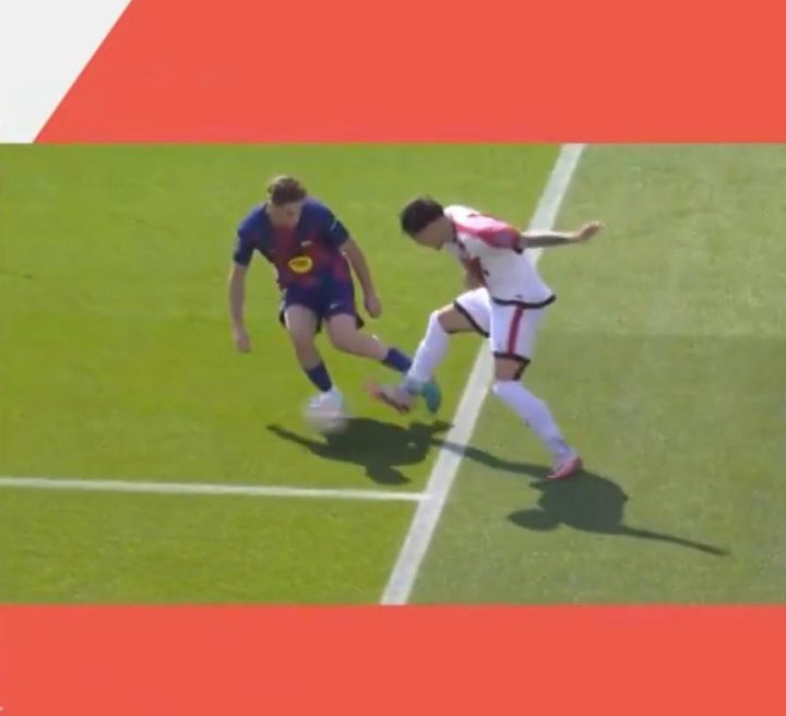 La imagen por la que Ratiu pidió penalti para el Rayo