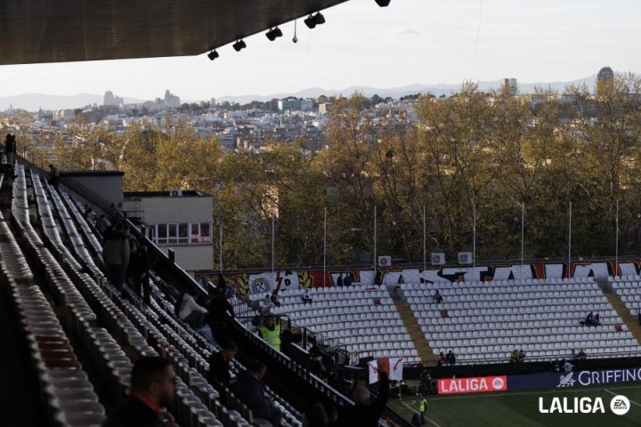 ¡Y SAAAAAAAAALTAN LOS EQUIPOS AL TERRENO DE JUEGOOOOOOOOO!