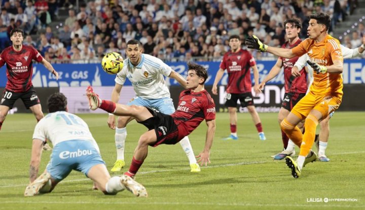 Minuto 75 | Ve la amarilla Varela...