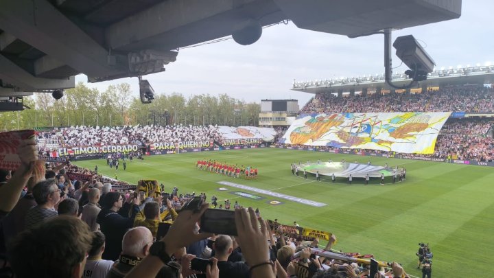 El ambiente es descomunal en Vallecas