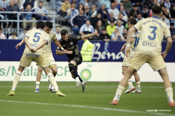 Minuto 35 | ¡LO QUE HA TENIDO CHUPE AHORAAAAAAA! ¡QUÉ OCASIÓN DEL MÁLAGAAAAAAA!