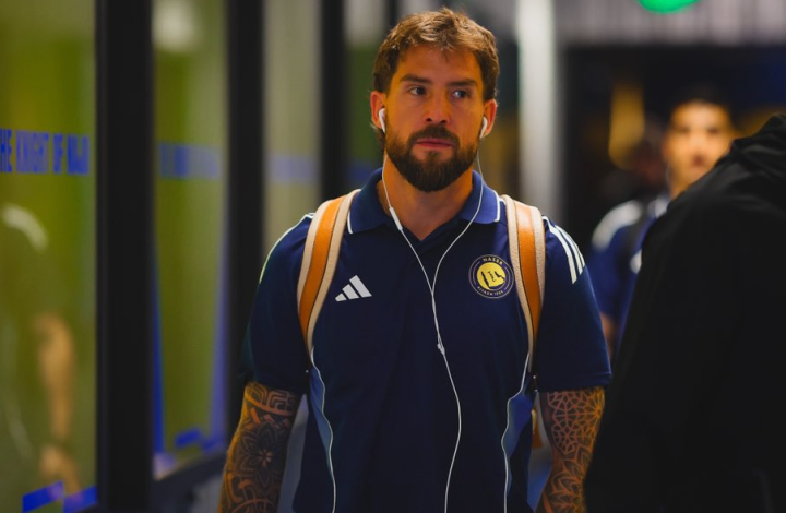 Iñigo Martínez llega al estadio