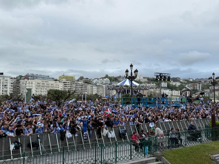 Alderdi Eder concentra en Donostia la previa de la final con pantallas gigantes y ambiente txuri-urdin