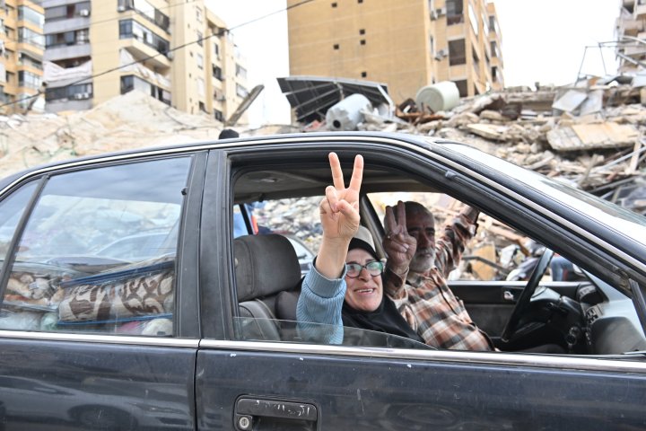 Miles de personas desplazadas en el sur de Líbano intentan volver a sus casas