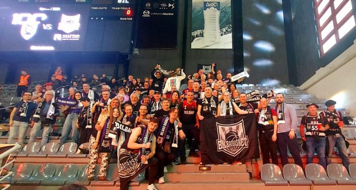 La afición de Bilbao Basket, presente en las gradas del estadio