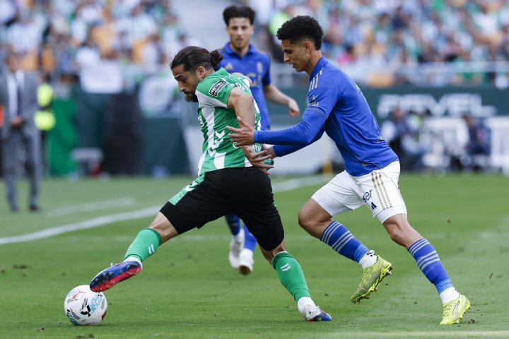 Betis golea 3-0 al Oviedo en La Cartuja entre polémicas arbitrales — image 6