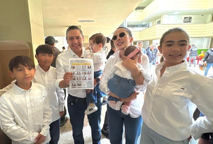 9:31 A.M | Mauricio Lizcano votó en Manizales