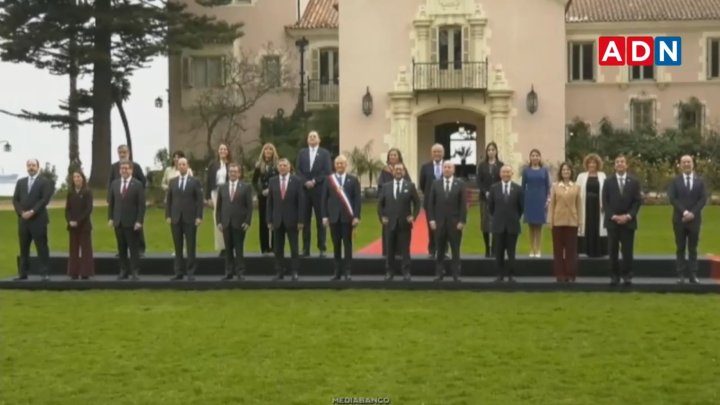 Presidente Kast lidera foto oficial junto a sus ministros en la previa a la Cuenta Pública