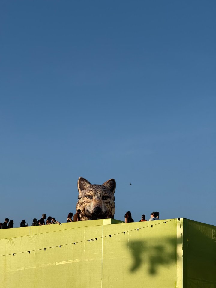 La Loba custodia el Macondo Park